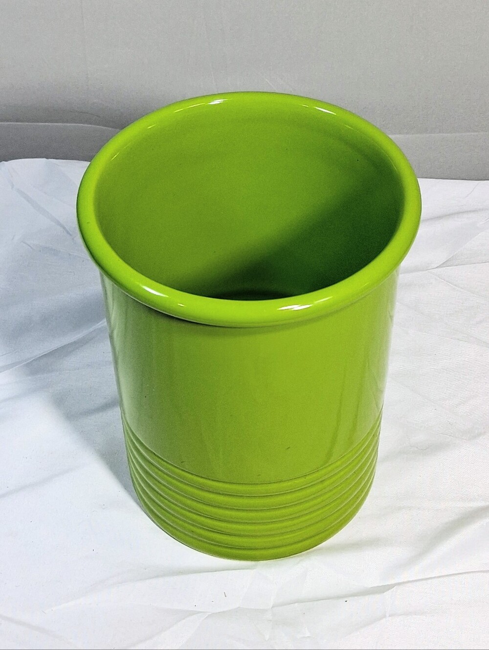 Chantal Cookware Lime Green/Chartruse 7" X 5.5 " Heavy Stoneware Utensil Holder - Picture 8 of 8